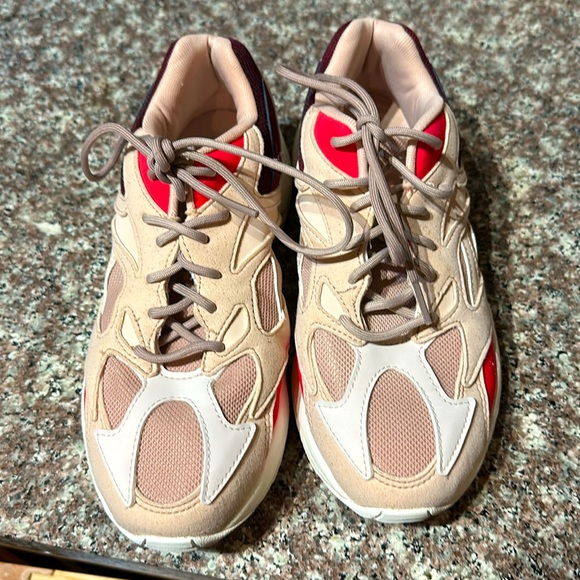 Reebok Aztrek 96 Tan Trainers - Picture 6 of 10